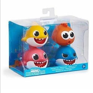 Baby shark bath squirters